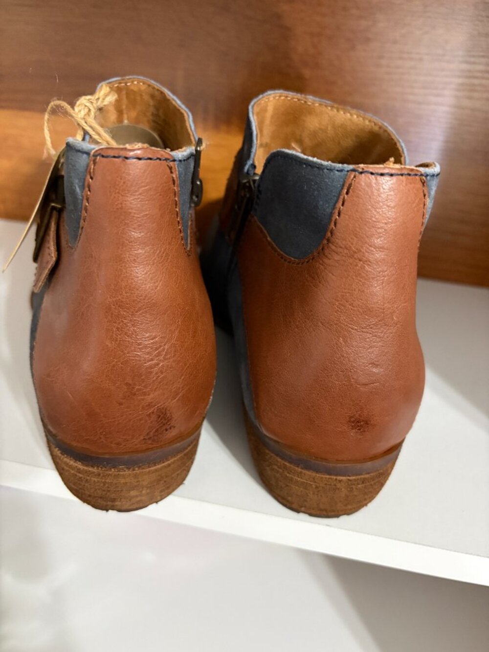 Born "Kati" ankle bootie in Dark Blue, size 10 - Picture 5 of 14